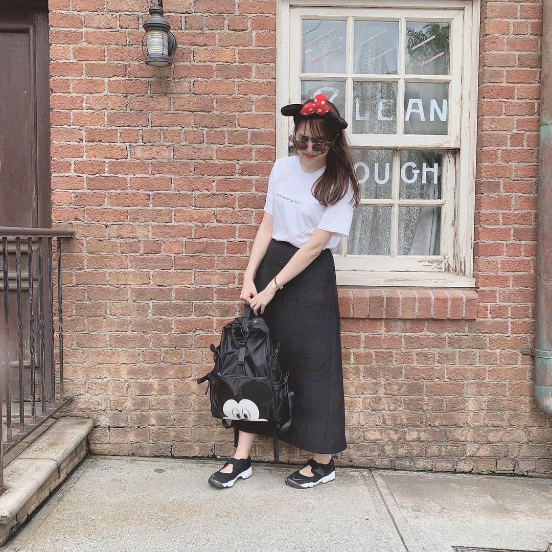 Shihorinさんのインスタグラム写真 Shihorininstagram 𓂃 動きやすい楽ちんな ディズニーコーデ で 一日楽しみました このtシャツユニクロで買ったんだけど 前はシンプルなロゴtでオシャレな感じなんだけど 背中にミッキードナルドグーフィーが
