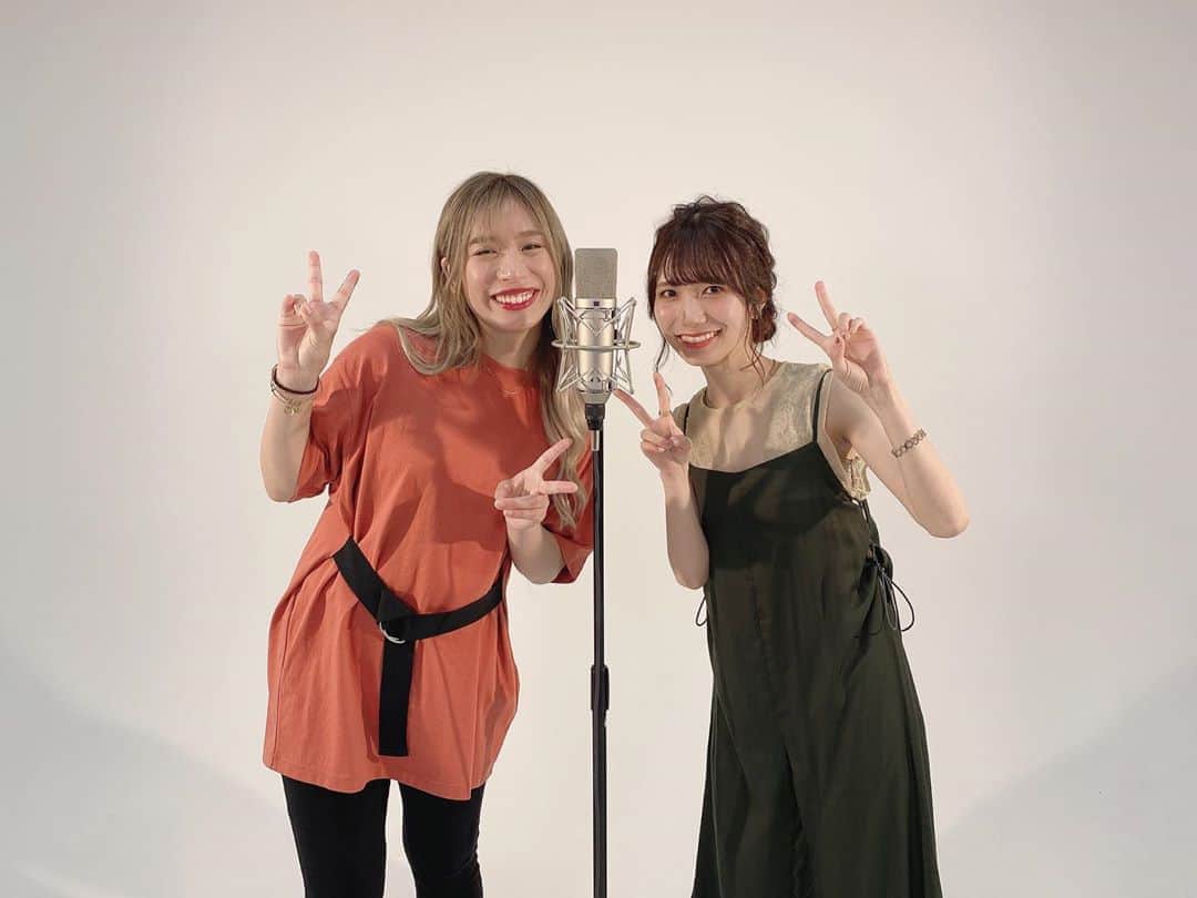 acaneのインスタグラム：「・ 昨日YouTubeに公開された動画は 見てくれたかなー？ ・ 【MASHUP】 I LOVE... - official髭男dism × Hit Songs【クボラボ】 song by acane × 江嶋綾恵梨 (26時のマスカレイド) Music Mashup by クボナオキ ・ ・ 昨日のインスタライブで話したけど、 あえりは福岡からの友達で 今は26時のマスカレイドって アイドルとして活動してる んもーーーー良い子やし面白いし とにかく大好きな子🥺✨ 年齢を重ねる度に綺麗になってて 撮影の時、ずっと目を合わせて 歌ってたんやけどこちらとしては照れた← ・ 友達とお仕事が一緒にできて ほんとにほんとに嬉しかった🥰 ありがとうあえり🥰❤︎ ・ みんなYouTubeチェックしてね❤︎」