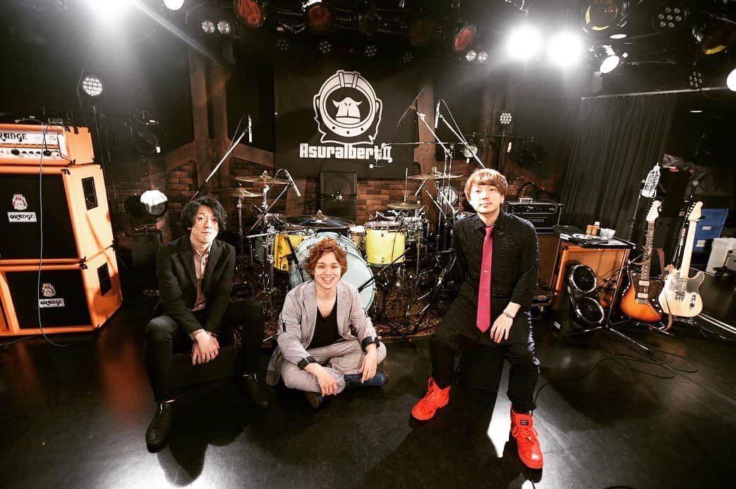 Asuralbert II（アシュラルバート2世）のインスタグラム：「#welovelivehouse #streamingplus #初ライブ #アーカイブは7月18日まで #収益全額寄付 #ライブハウスを守ろう #goodjob #nicelive #staff_suzuki  photo by @sachie_photo」
