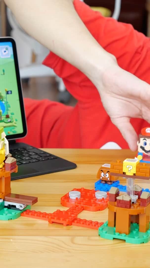 瀬戸弘司のインスタグラム：「. . LEGO Super Mario !!!  たかがブロックと侮るなかれ。スピーカー、ディスプレイ、モーションセンサー付きのハイテクおもちゃです。  YouTubeでフルバージョンが見られます。 https://youtu.be/8u_w7THZUks」