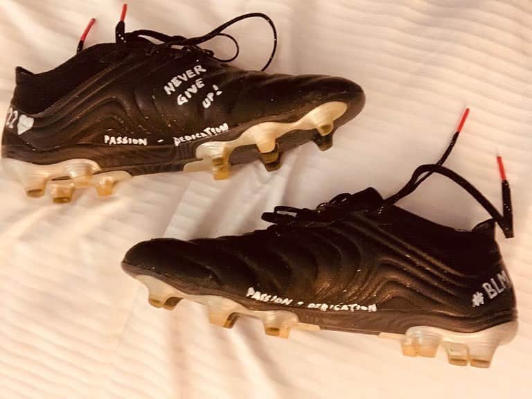 ジュゼッペ・ロッシのインスタグラム：「🔥🔥Wearing these babies tonight 💯🔥🔥 #PepitosBoots #giveback #mls #gameday #blm #passion #dedication #determination #sacrifice #nevergiveup #22」