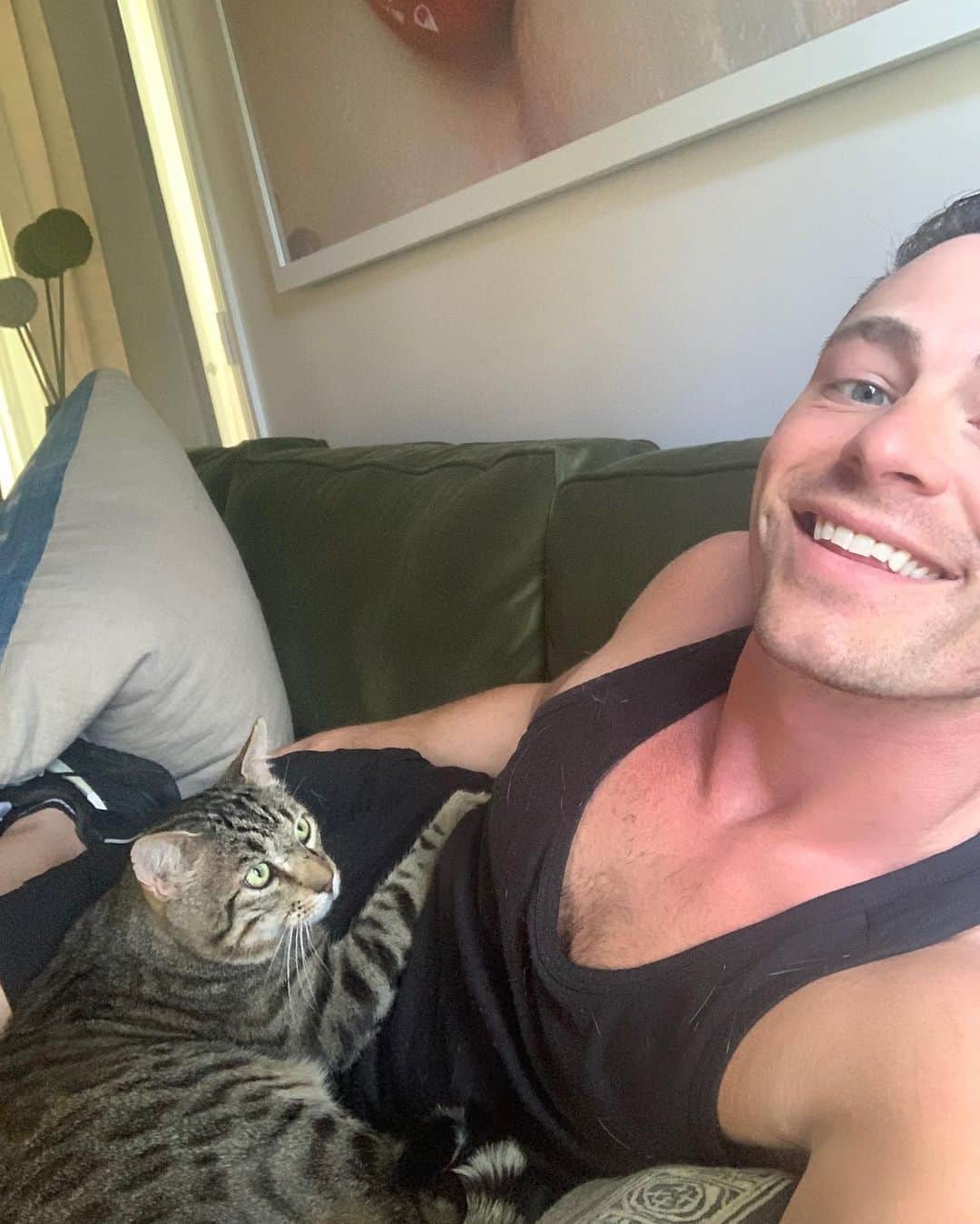 コルトン・ヘインズのインスタグラム：「Sending yall a massive air hug from Timothee & I & hope ur staying safe & staying home! 😘」