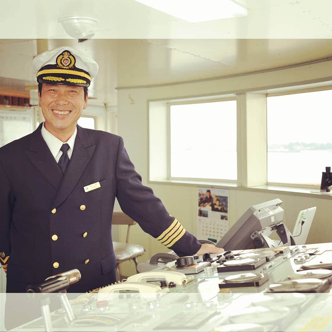 シンフォニーウェディング【公式】さんのインスタグラム写真 - (シンフォニーウェディング【公式】Instagram)「おはようございます シンフォニーウエディングです  今日はシンフォニーの船長をご紹介します♪  船長は航海歴の長いベテラン揃い  挙式では『船長式』という シンフォニーウエディング オリジナルの挙式が大人気です  幸せの船出はぜひおまかせください  週末は、 ご見学、ご相談ありがとうございました  皆さまのお力になれればと 心を尽くさせていただきます  シンフォニーウエディングHP トップページより フェアご予約やご見学の相談承っております  @symphony_wedding  #シンフォニーウエディング #シンフォニーウェディング #シンフォニークルーズ #シンフォニー #クルーズウエディング #クルーズ挙式 #東京湾クルーズ #東京観光 #ブライダルフェア #見学会開催 #相談会開催 #海婚 #船長式」7月13日 8時31分 - symphony_wedding