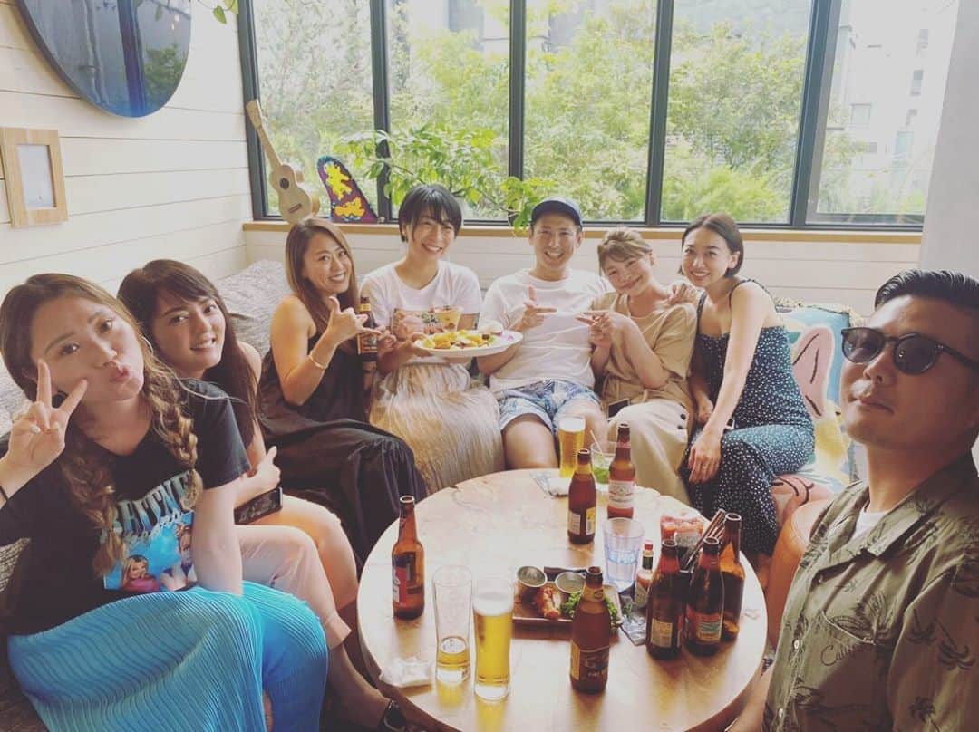 安藤あいかのインスタグラム：「ありがとうー🌺✨ みんなといると心地よいしホッコリする☺️ お昼からわいわい幸せ☺️ もらったプレゼントが欲しいものすぎて使うの楽しみ！！ センスよすぎる！！  #お誕生日 #いつもの #近況報告が楽しい #みんな優しい人間 #人生の半分お友達」
