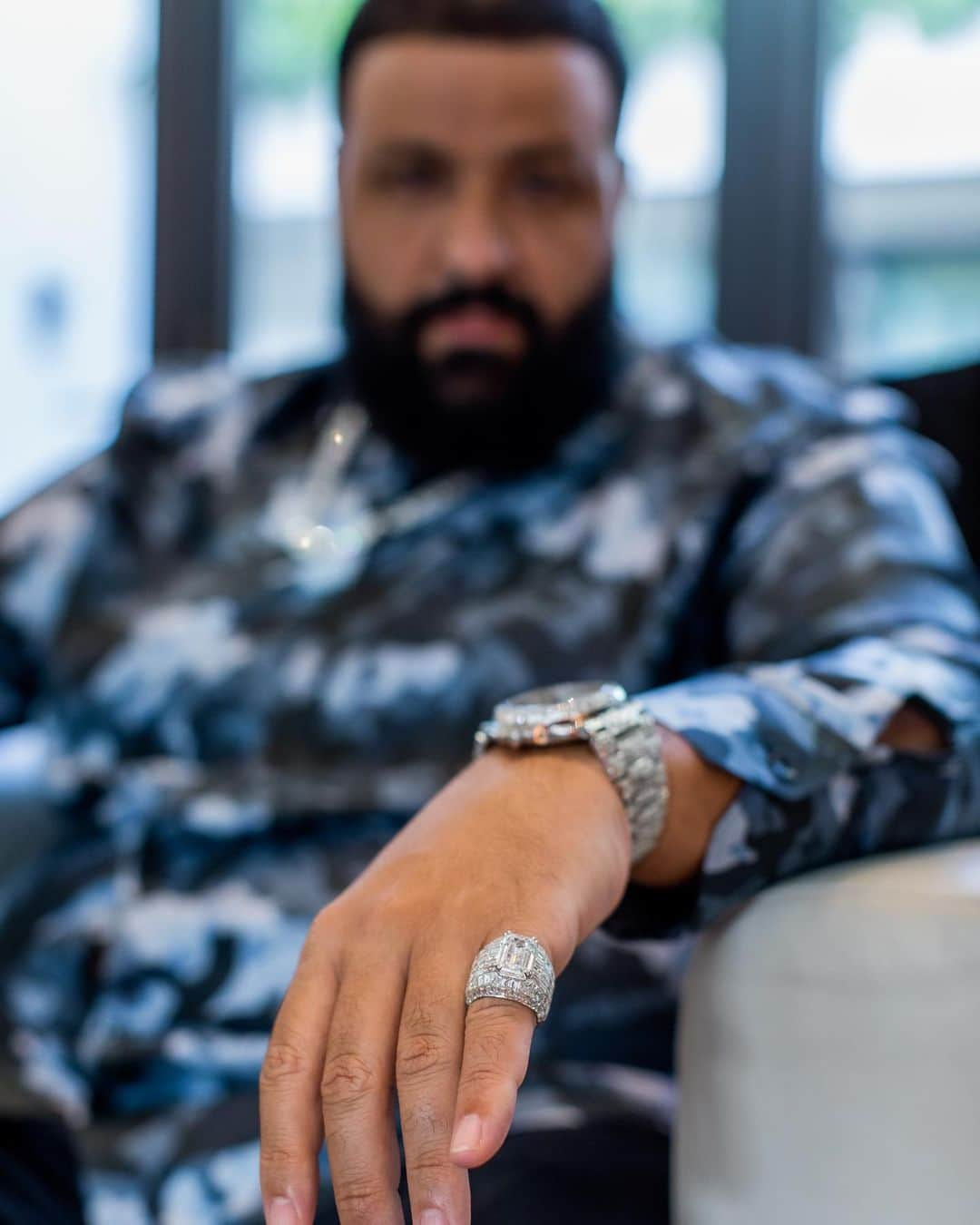 DJキャレドさんのインスタグラム写真 - (DJキャレドInstagram)「Swipe to see the vibes  @LouisVuitton @jumpman23 @pristine_jewelers @wethebestmusic @ivanberrios @terrellish 🦉👉🏽🔑🔑✌🏽」7月13日 9時05分 - djkhaled