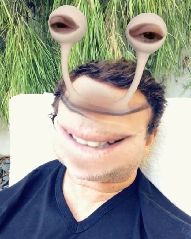 ボブ・サゲットのインスタグラム：「Just lookin’ to give anyone a smile during these difficult times. xo」