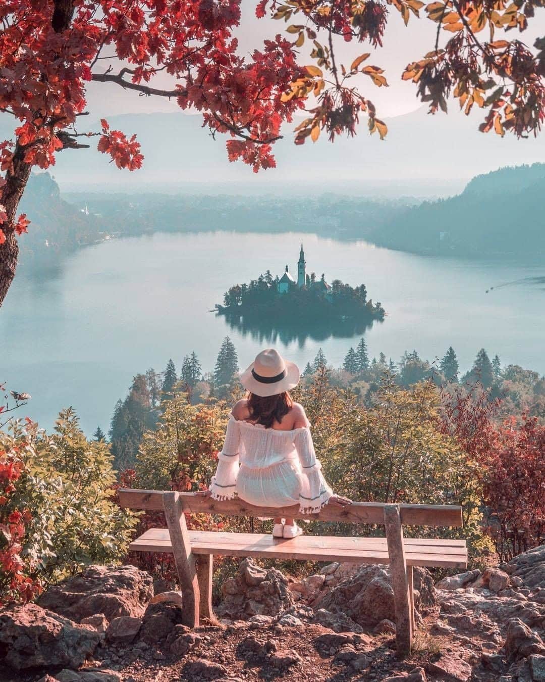 9GAGさんのインスタグラム写真 - (9GAGInstagram)「Slovenia, one of the gems of Eastern Europe 💎 Follow @voyaged for more discoveries around the world 🌍  By @globetrottingsu - #9gag #voyaged #slovenia」7月13日 0時30分 - 9gag