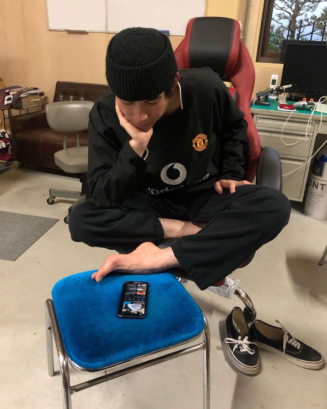 荒井 結生 Yuki Araiのインスタグラム：「椅子の上であぐら」