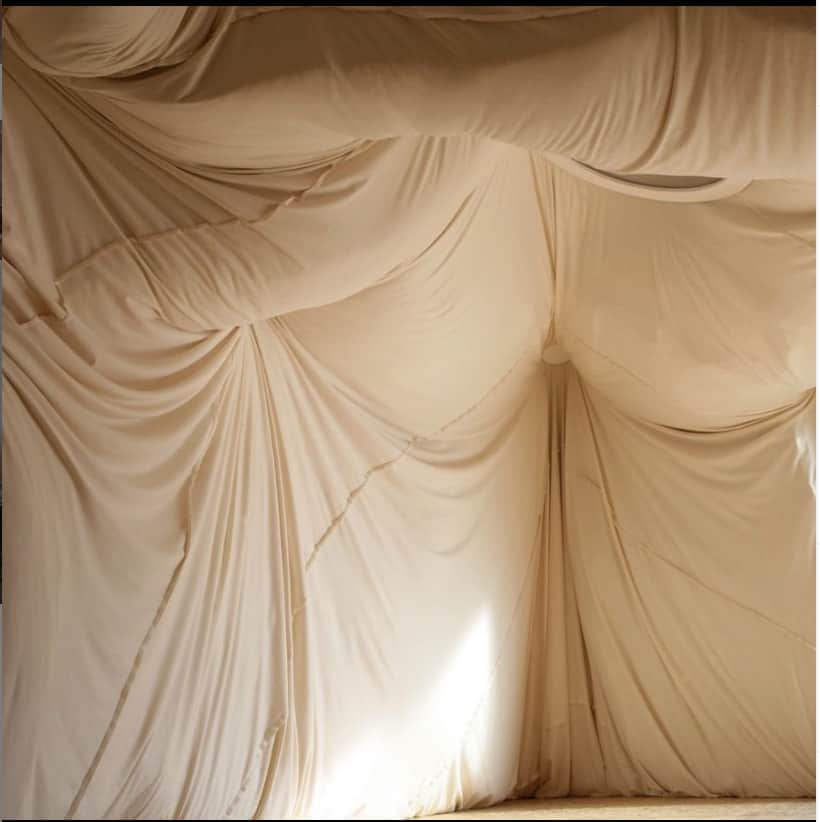 ボリオリさんのインスタグラム写真 - (ボリオリInstagram)「. Fabric Room by Studio Tord Boontje @steffan @fabricroom @studiotordboontje .⁣ . . ⁣  #SS20 #boglioliofficial #steffan #art #thefabricroom #shadow #studio #fabric #light #draping #architect #surrealism #interiors #interiordesign #designstudio #designer #softarchitecture #softspace #studiotordboontje #steffan」7月13日 0時50分 - boglioliofficial