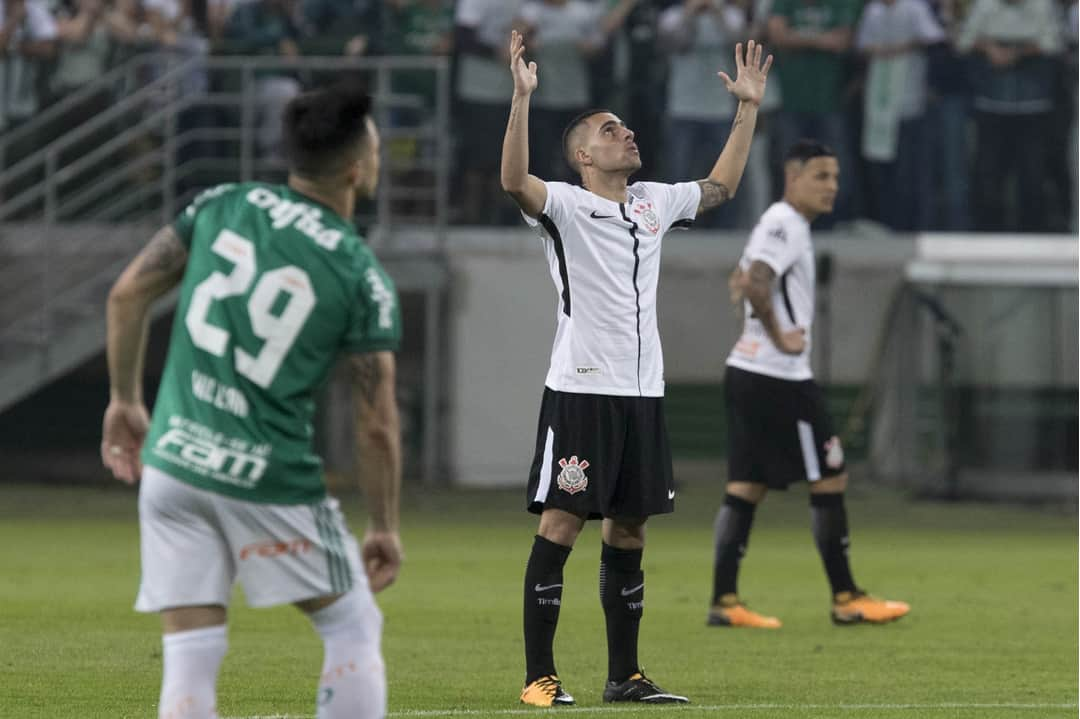 コリンチャンスさんのインスタグラム写真 - (コリンチャンスInstagram)「..📁Arquivo Corinthians ....📁 Fotos .....📁 Passeio no Parque 😎  📷Daniel Augusto Jr./Ag. Corinthians  #VaiCorinthians」7月13日 1時00分 - corinthians