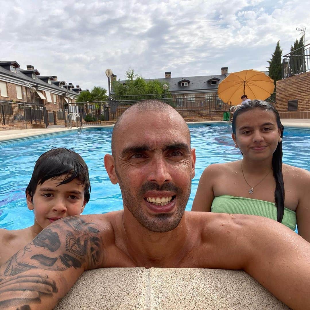ジョルディ・コディーナのインスタグラム：「Pisci... @luccacodina13 @claauucoodiinaa_」