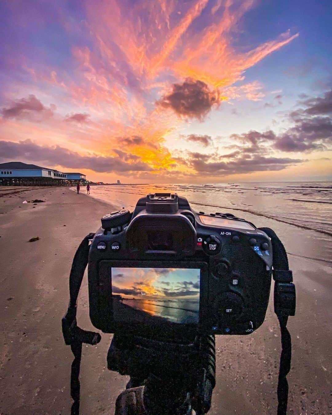 sevimli_hayvanlar34さんのインスタグラム写真 - (sevimli_hayvanlar34Instagram)「😍 #Repost @shotsbyrayray ・・・ Sunday morning view from the Galveston Island. . . . . . #igtexas #galveston #texas #texastodo #tmwanders #truetexas #sunrise #sunrise_sunset_photogroup #sunrise_sunset_worldwide #natgeoyourshot #gulfcoast #oceanside #beachside #usaprimeshot #igtravel #amazing_shots #hsdailyfeature #agameoftones #moodygrams #photographie #main_vision #texasphotographer #primeshots #ig_masterpiece #lovegalveston #skylovers #sky_brilliance #skyphotography #shotoniphone11promax」7月13日 1時21分 - rodeubanks