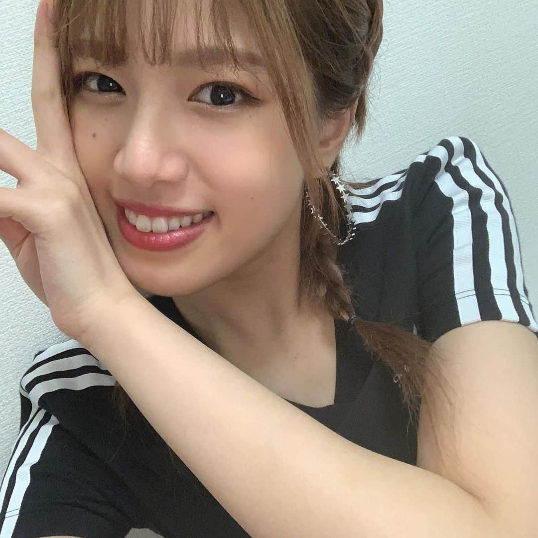 林優菜さんのインスタグラム写真 - (林優菜Instagram)「. 三つ編み . . . #三つ編み #編み込み #星 #adidas #ノーマルカメラ #ヘアアレンジ #ピース」7月13日 1時22分 - yu_na_816