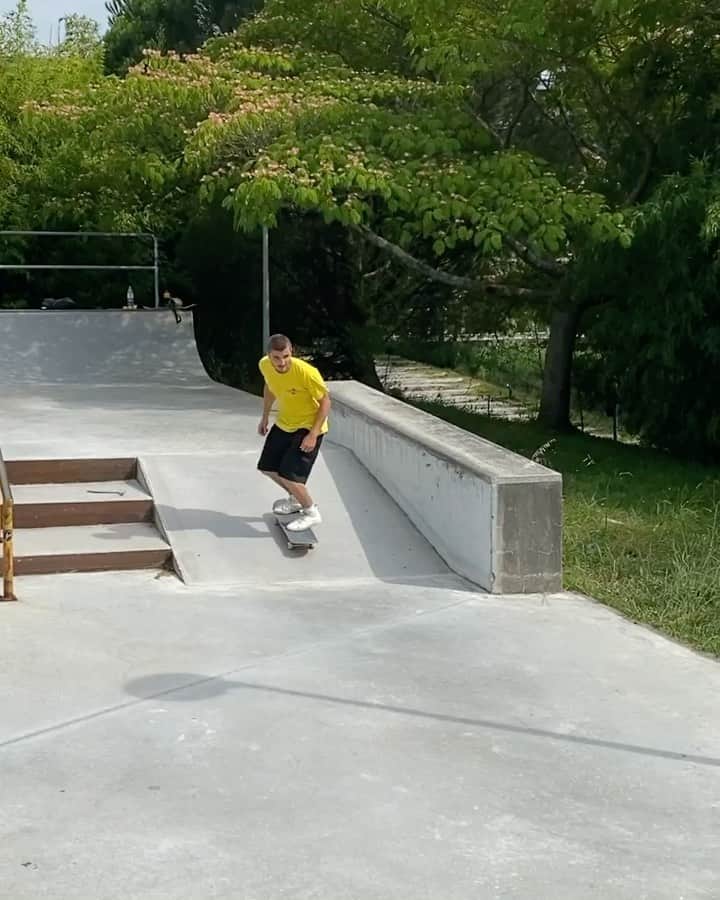 ヴィンセント・ミルウ のインスタグラム：「#builttogrind」