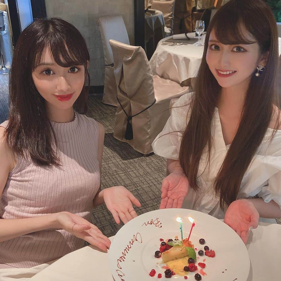 乃音のインスタグラム：「. 誕生日祝ってもらた🐥💕 ほんとにほんとにありがとう🥺 .  #iQOS #新宿歌舞伎町#新宿#新宿キャバ嬢#歌舞伎町キャバ嬢#歌舞伎町#自粛#お家時間#乃音#アジアン#アジアン乃音#アジアンクラブ#新宿キャバクラ#歌舞伎町キャバクラ#新宿アジアン#歌舞伎町アジアン#おそろっち#双子コーデ#幼なじみ#小学校同級生#東京キャバクラ#東京キャバ嬢#キャバ嬢#学生#女子大生#学生キャバ嬢#自粛TikTok#夜職#ソウメイジャパン#ベルエポック」