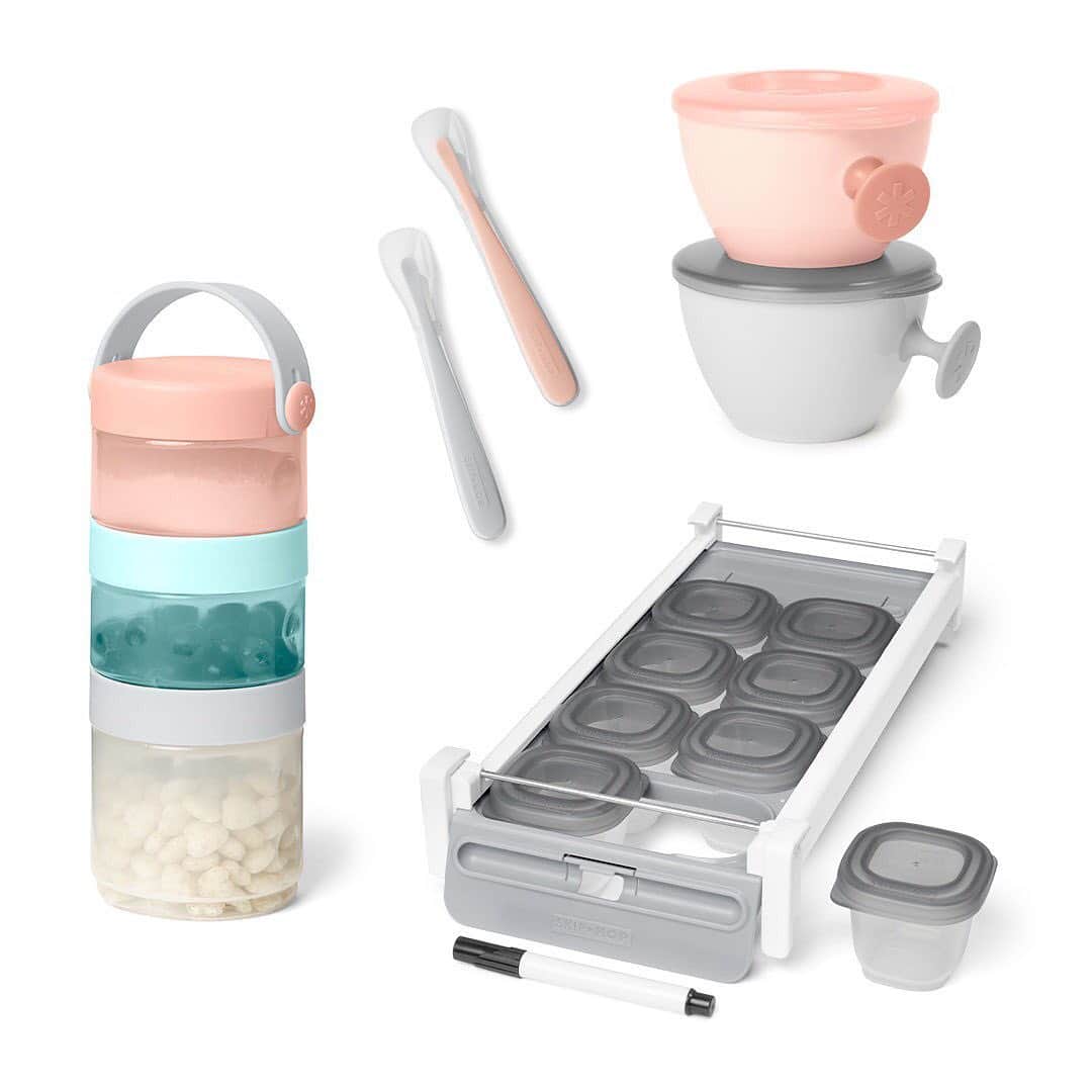 Skip Hopさんのインスタグラム写真 - (Skip HopInstagram)「Starting to feed solids to your newborn? 👶 We've got you! 🙌 Prep, feed and store fresh baby food with our freezer tray & containers, easy-grab bowls & soft spoons—ALL from our Infant Feeding Line! SWIPE to see more!   #firstfoods #infantfeeding #skiphop」7月13日 1時18分 - skiphop
