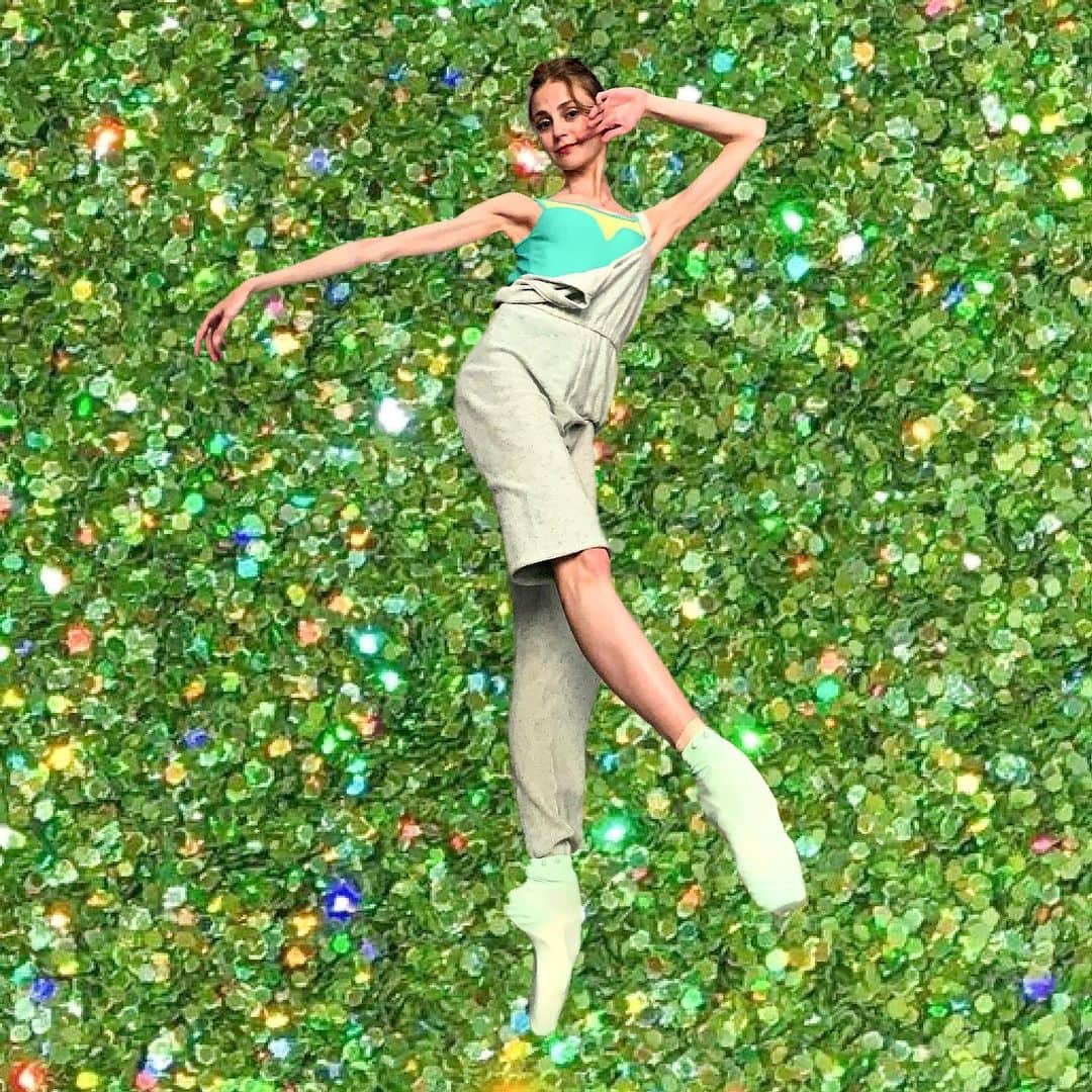 ダリア・イオノワのインスタグラム：「Dipsy mood 🤖 #teletubbies  _______________________________________  #spb #saintpetersburg #mariinsky #mariinskytheatre #mariinskyballet #mariinskydancer #vaganovastudents #ballet」