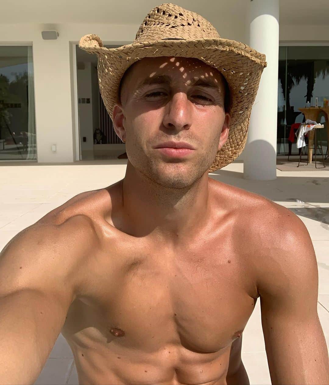 ジェラール・デウロフェウのインスタグラム：「OH DJADJA!☀️😍」