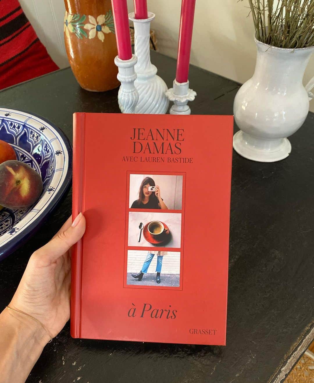 Jeanneのインスタグラム：「Happy that the book I’ve written in 2016 with my friend @laurenbastide « à Paris », 20 portraits of inspiring women, is still traveling the world, after releases in UK/US ,Spain ,Korea , Germany and Russia, next stop will be Japan in August 🇯🇵💋」