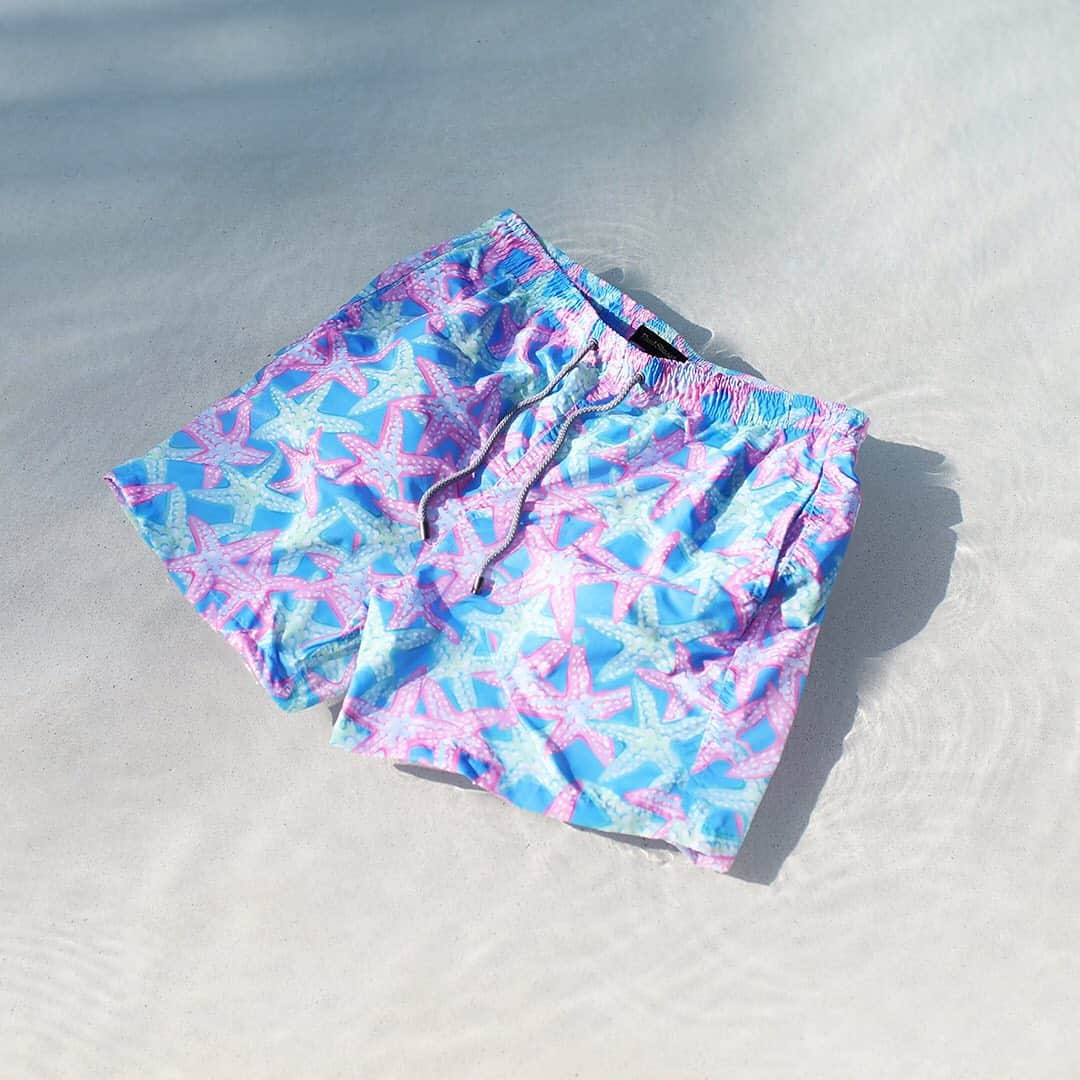 ポールスチュアートさんのインスタグラム写真 - (ポールスチュアートInstagram)「Summer has arrived. Our colorful swimwear is here for you in stores and online.  #southampton #hamptonstyle」7月13日 1時57分 - paulstuartny