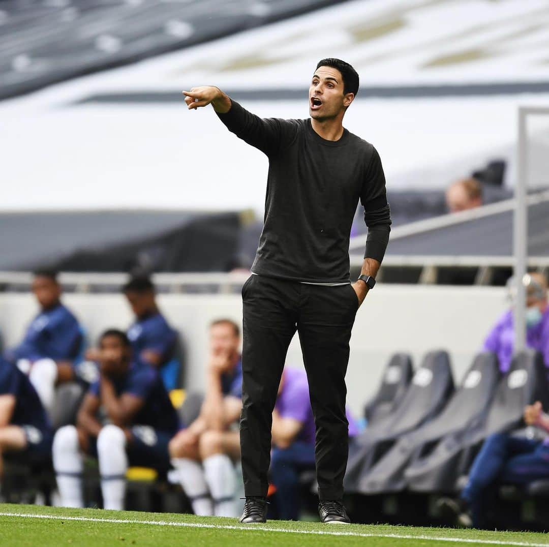 アーセナルFCさんのインスタグラム写真 - (アーセナルFCInstagram)「🔴 Still level at the drinks break   Come on you reds!  #Arsenal #TOTARS #NLD #Arteta」7月13日 2時00分 - arsenal