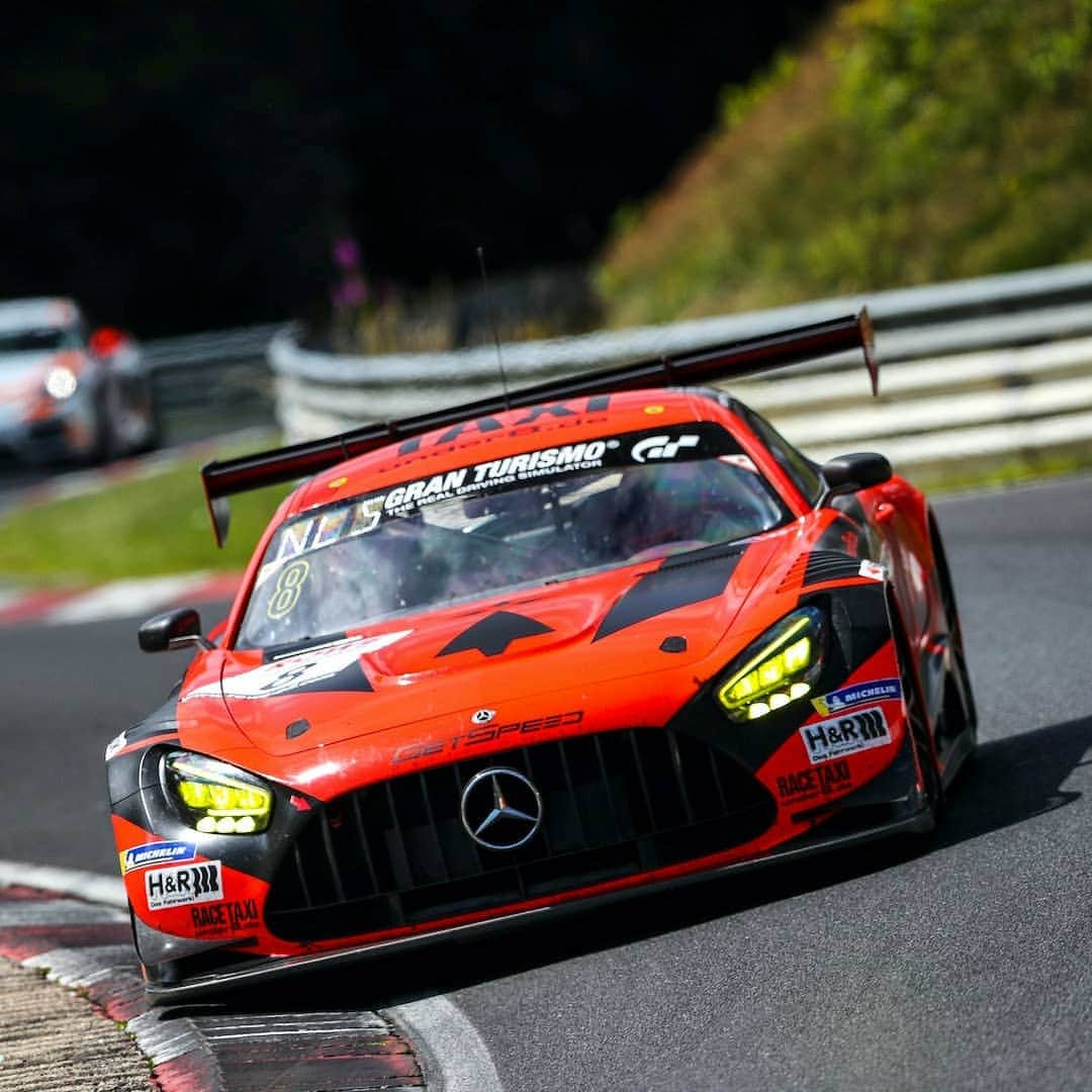 Mercedes AMGさんのインスタグラム写真 - (Mercedes AMGInstagram)「Second podium of the weekend! In the third race of the @nuerburgring Endurance Series the #16 Mercedes-AMG Team HRT (@hauptracingteam) finished in second place after the maiden victory for the new Mercedes-AMG GT3 yesterday. Our Mercedes-AMG Customer Racing Teams achieved two more class victories with the #8 Mercedes-AMG GT3 by @getspeed Performance (SP9 Pro-Am) and the #155 Mercedes-AMG GT4 by @teamblackfalcon Team TEXTAR (SP8T). #2, #17 and #6 rounded off the successful double-header weekend in P5, P8 and P11. Some impressions from the #GreenHell.  #MercedesAMGMotorsport #MercedesAMG #AMGGT3 #AMGGT4 #NLS #VLN #Nordschleife」7月13日 2時11分 - mercedesamg
