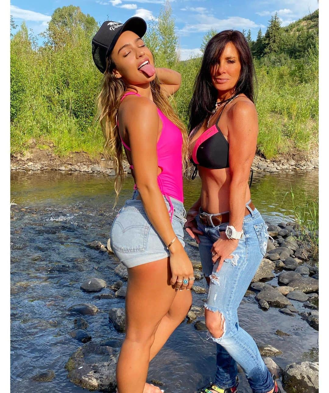 Sommer Rayさんのインスタグラム写真 - (Sommer RayInstagram)「my bestest friend ever 🥺💛 @shannon_rayyy  wearing @shopsommerray bikinis ☀️ also i can never wrap my head around the fact that my momma is gonna be 56 years old next month 🤯」7月13日 2時30分 - sommerray