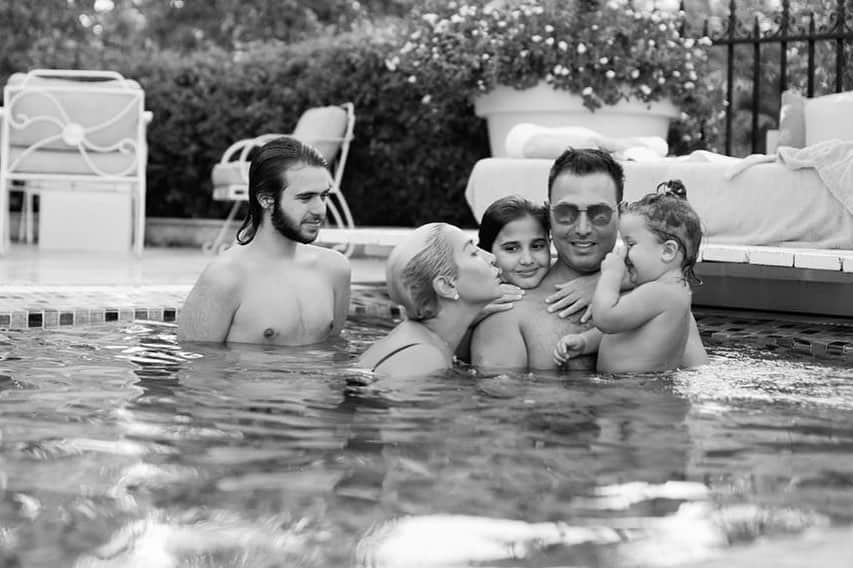 ジョエル・マーディニアンさんのインスタグラム写真 - (ジョエル・マーディニアンInstagram)「We are all Water Babies 💦💦💦💦💦❤️❤️❤️❤️❤️ our LOVE is captured by @rimawphotography #joellemardinian @bailey.creane @ellakaddoura #kk #dabdoob #water #pool #swimming #summer #mydubai」7月13日 2時35分 - joellemardinian