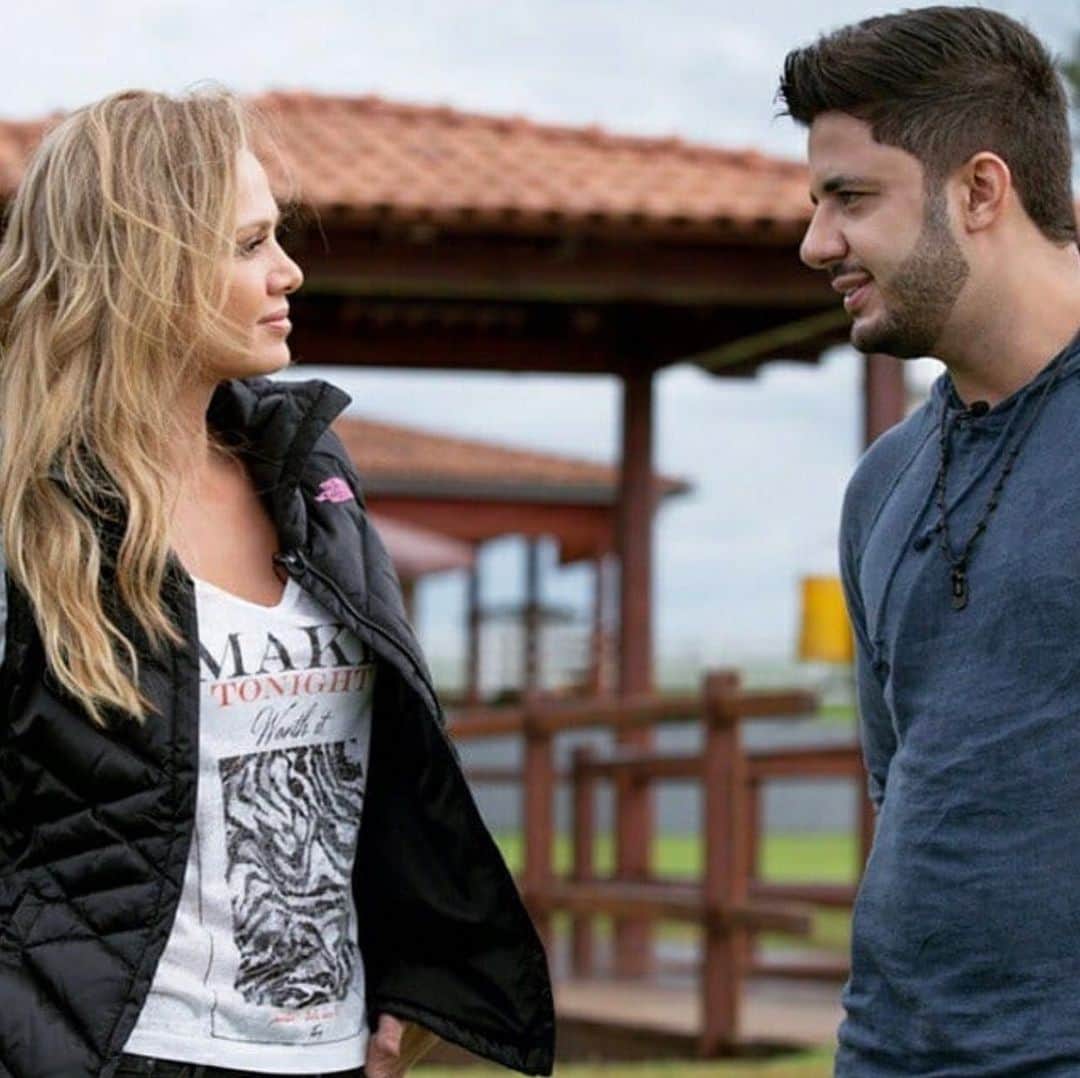 Eliana Michaelichin Bezerraのインスタグラム：「A cada dia que passa tenho a certeza que temos que viver o hoje amando e respeitando nossos próximos. A vida é agora! Espero vcs,  as 15h, em nosso programa. Vai ser lindo❤️. #programaeliana」