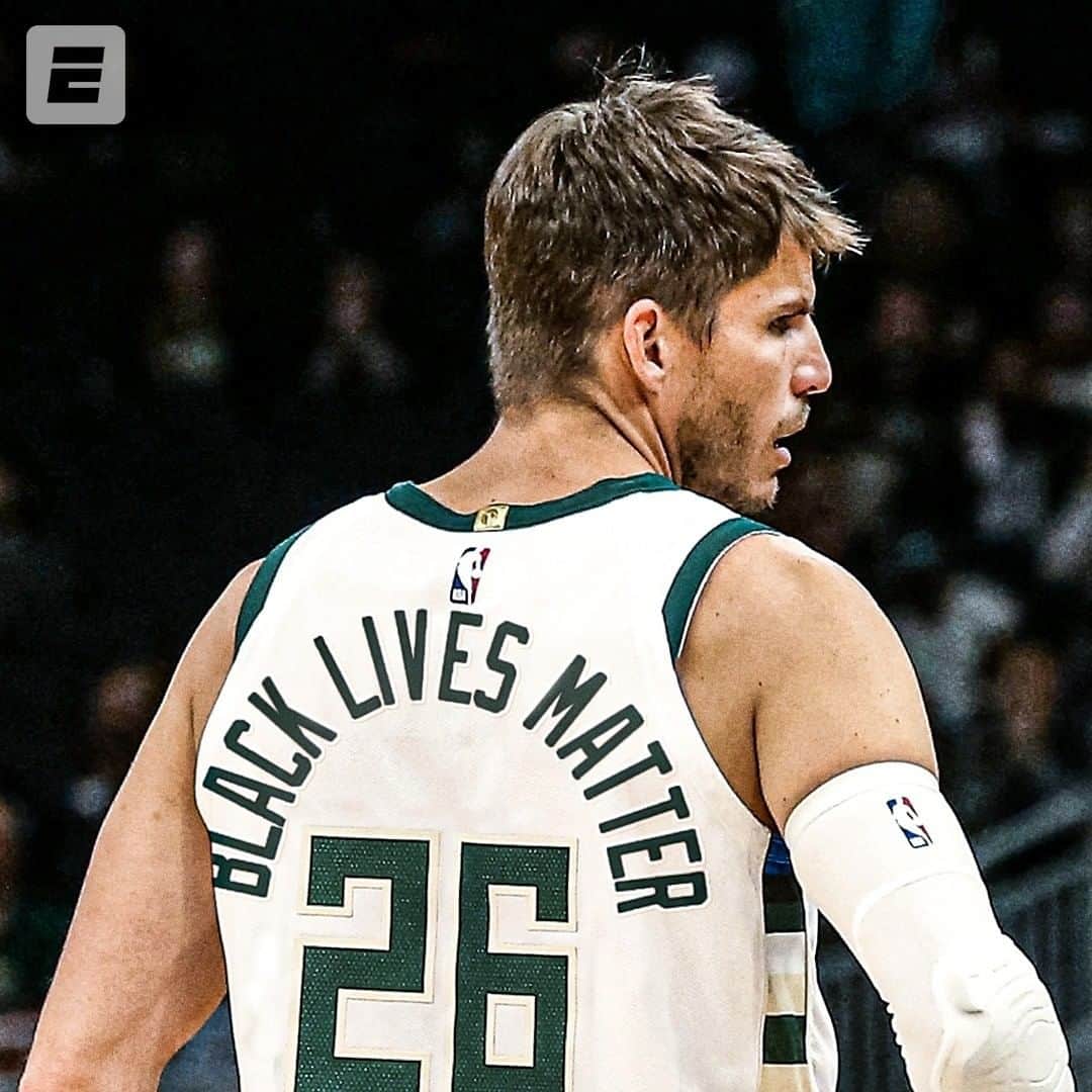 espnさんのインスタグラム写真 - (espnInstagram)「Kyle Korver opted to use "Black Lives Matter" on the back of his @bucks jersey for the NBA restart, saying those three words encapsulate his entire message.」7月13日 2時47分 - espn