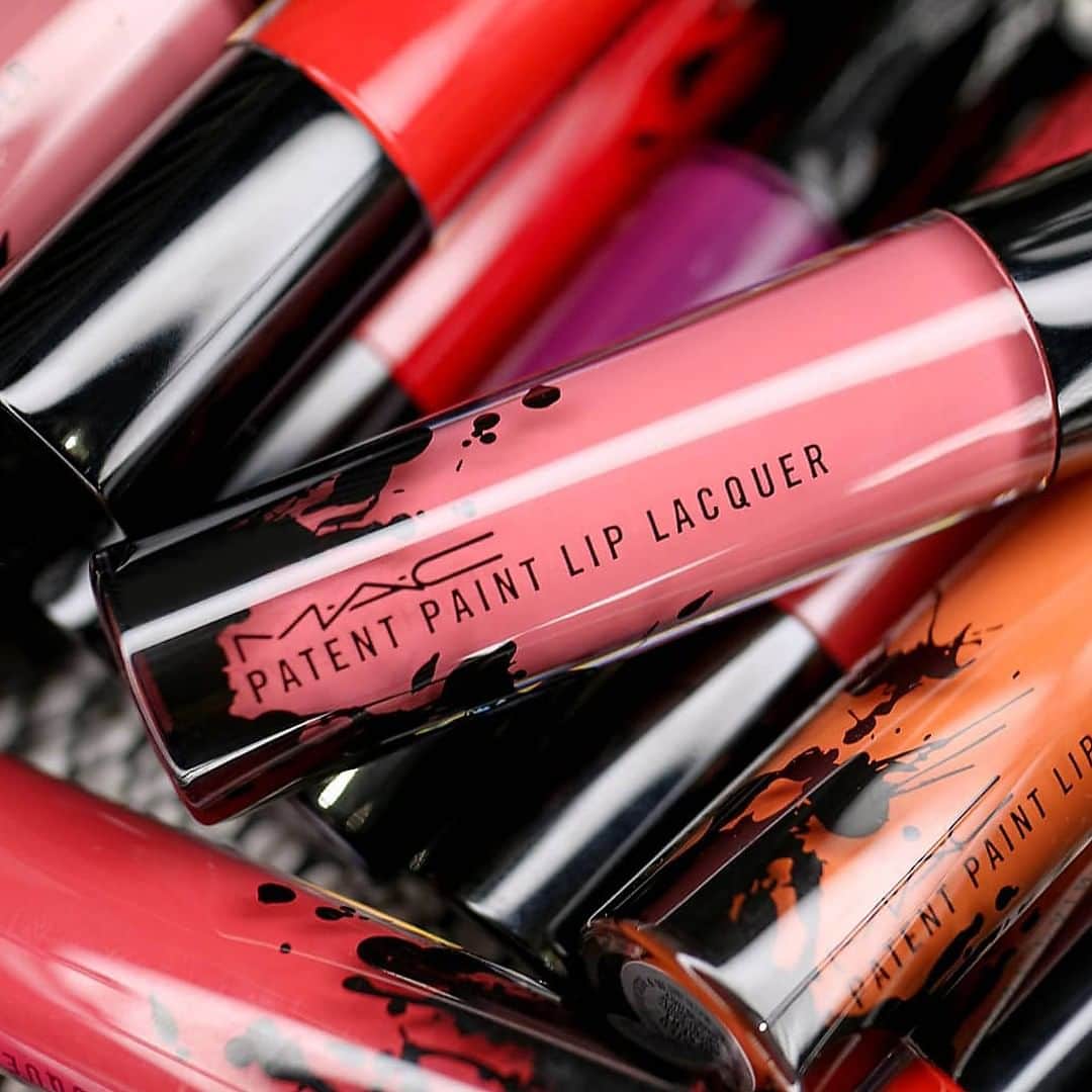 メイクアップアートコスメティックスさんのインスタグラム写真 - (メイクアップアートコスメティックスInstagram)「It’s a gloss! It’s a liquid lip colour! It’s Patent Paint Lip Lacquer! This hydrating hybrid formula serves up the highly saturated, vibrant colour of a lipstick with the powerful 3D shine of a lip gloss. #MACPatentPaint.」7月13日 3時00分 - maccosmetics