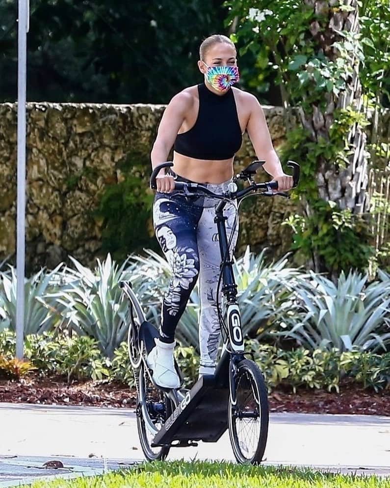 Just Jaredさんのインスタグラム写真 - (Just JaredInstagram)「@jlo works out in a tie-dye face mask on an ElliptiGo bike in Miami. #jenniferlopez  Photo: Backgrid」7月13日 3時23分 - justjared