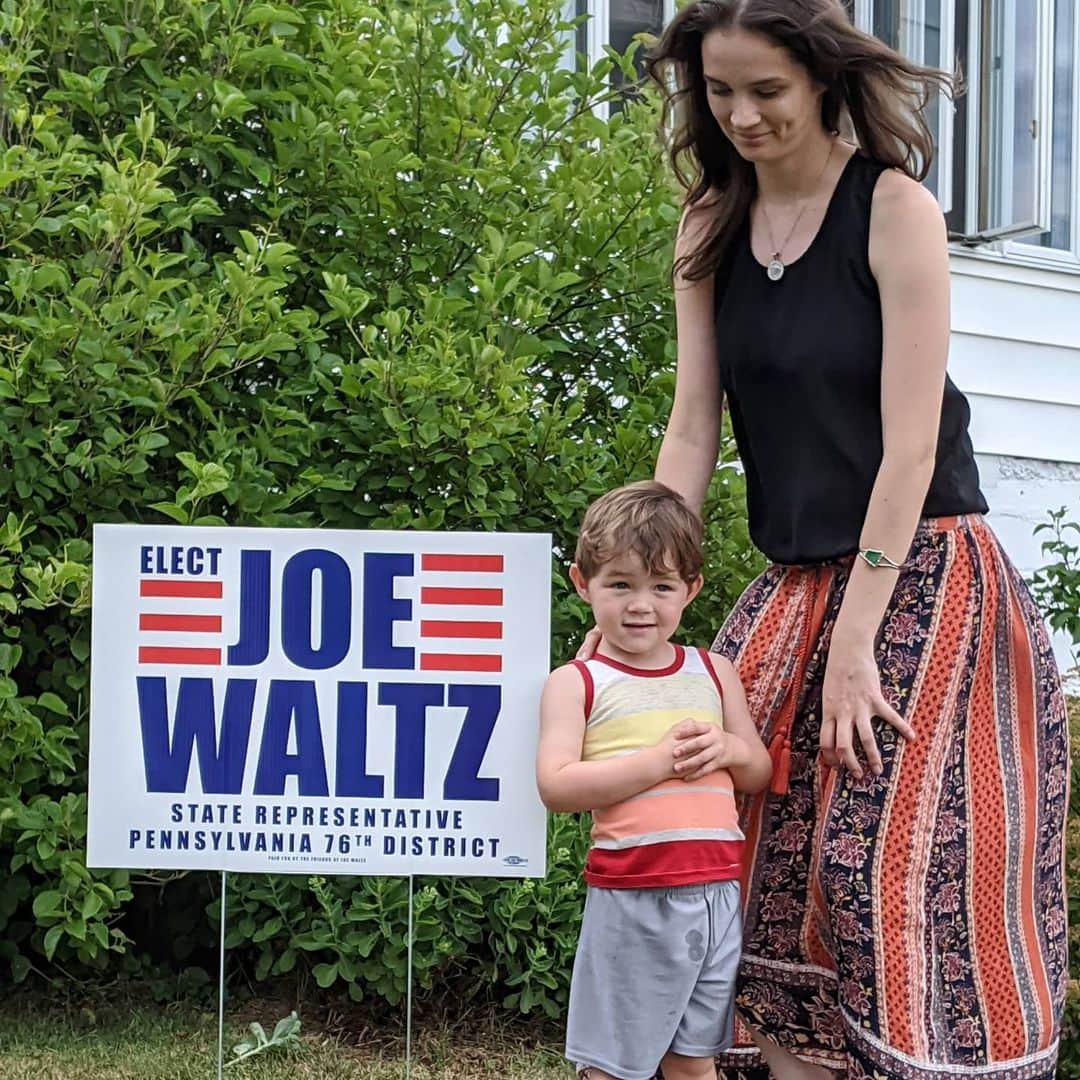 のインスタグラム：「Rowan and I are just dropping by to say, "Go, Joe!" Swipe to see our attempts at an "IG worthy" photo and reality.   While this specific candidate is likely irrelevant to most of you, I do encourage you to consider getting involved in your local community or contributing to a cause however you are able. Through standing up together we can make impossibilities, realities. 🙌  For those of you that live in PA's 76th district, where I was born and raised, I encourage you to donate or consider volunteering for the campaign to #ElectJoeWaltz. You can volunteer by calling local democrats, writing pre-addressed post cards, or picking up a yard sign to place on your property. I've known Joe since the early 2000's when I first had him as an art teacher at Central Mountain and I know he is dedicated to this community and will work hard for ALL its constituents. For those interested in learning more about Joe, signing up to volunteer, or making a donation, please visit electjoewaltz.com. Once you get your yard sign, share a photo and tell the community why you #WaltzWithUs. #Pennsylvania #PADems」