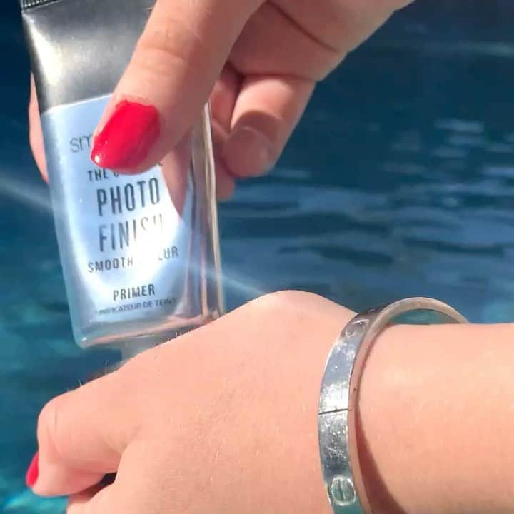 Smashboxのインスタグラム：「For makeup that lasts hours and hours. Dive in, you know you wanna 😉」