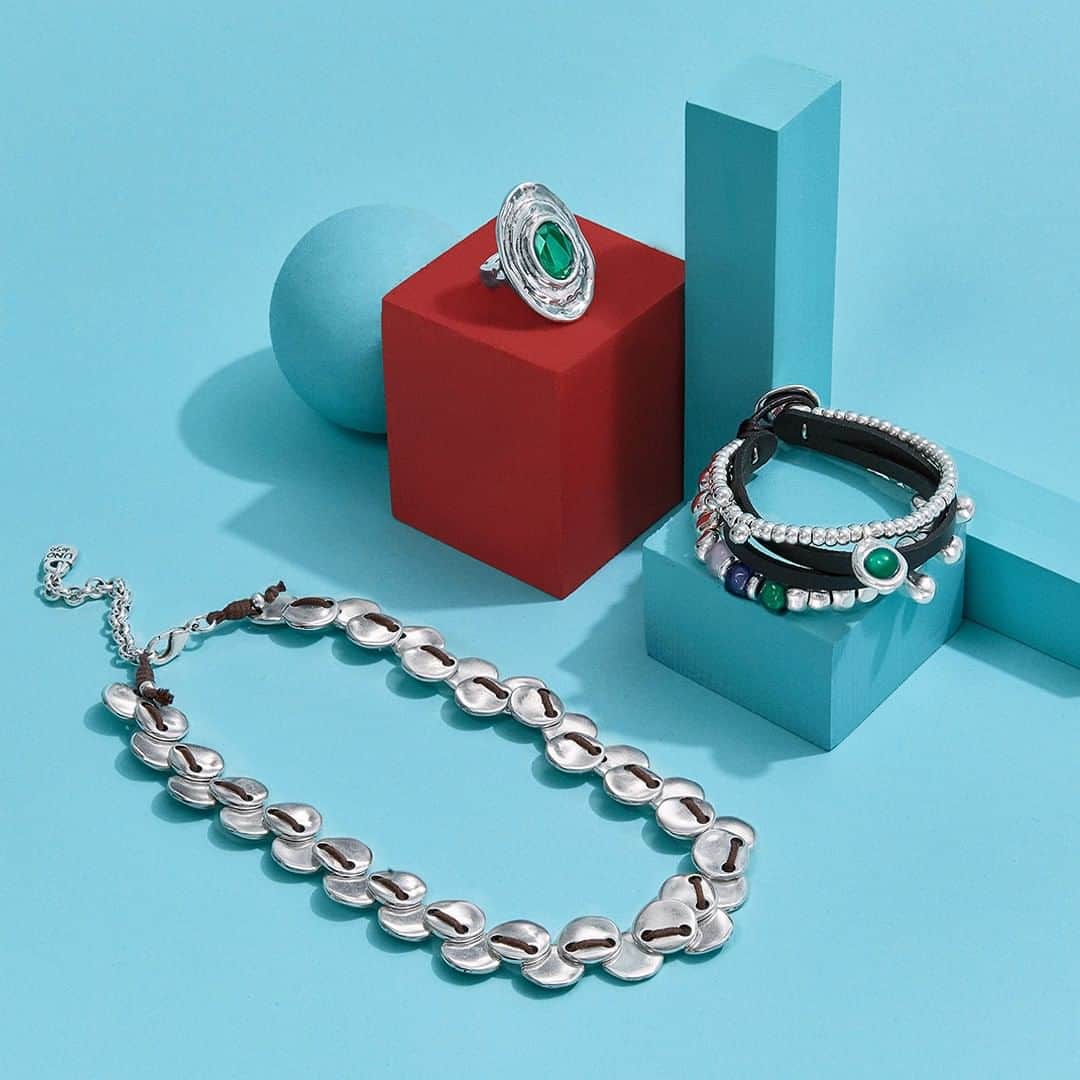 のインスタグラム：「This summer ‘it’ jewels ❤️️ #SummerColors #Blue #UNOde50  Las joyas de la temporada❤️️#SummerColors #Blue #UNOde50」