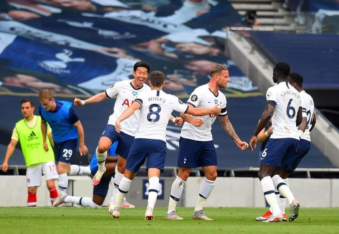 ハリー・ウィンクスのインスタグラム：「Love a derby win! That was for the fans💙 #COYS」