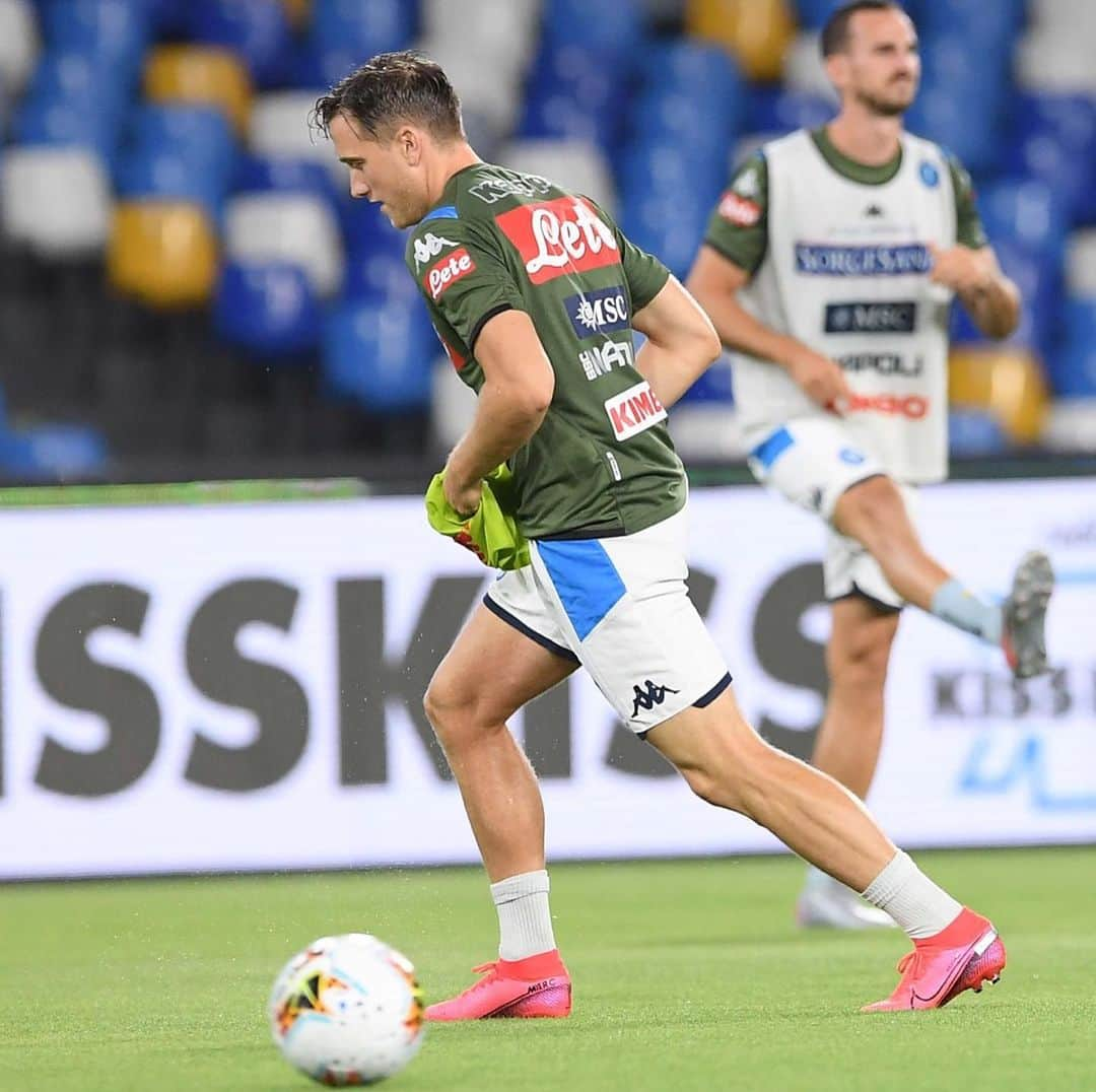 SSCナポリさんのインスタグラム写真 - (SSCナポリInstagram)「‪In campo per il riscaldamento! 🔥 ‬ ‪⚽ #NapoliMilan‬ ‪🏆 @SerieA ‬ ‪💙 #ForzaNapoliSempre‬」7月13日 4時18分 - officialsscnapoli