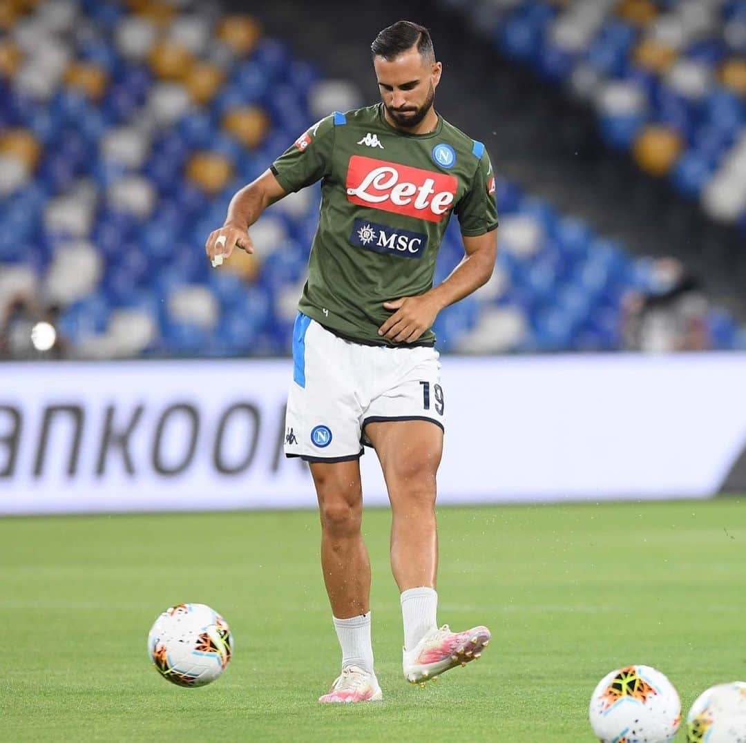 SSCナポリさんのインスタグラム写真 - (SSCナポリInstagram)「‪In campo per il riscaldamento! 🔥 ‬ ‪⚽ #NapoliMilan‬ ‪🏆 @SerieA ‬ ‪💙 #ForzaNapoliSempre‬」7月13日 4時18分 - officialsscnapoli