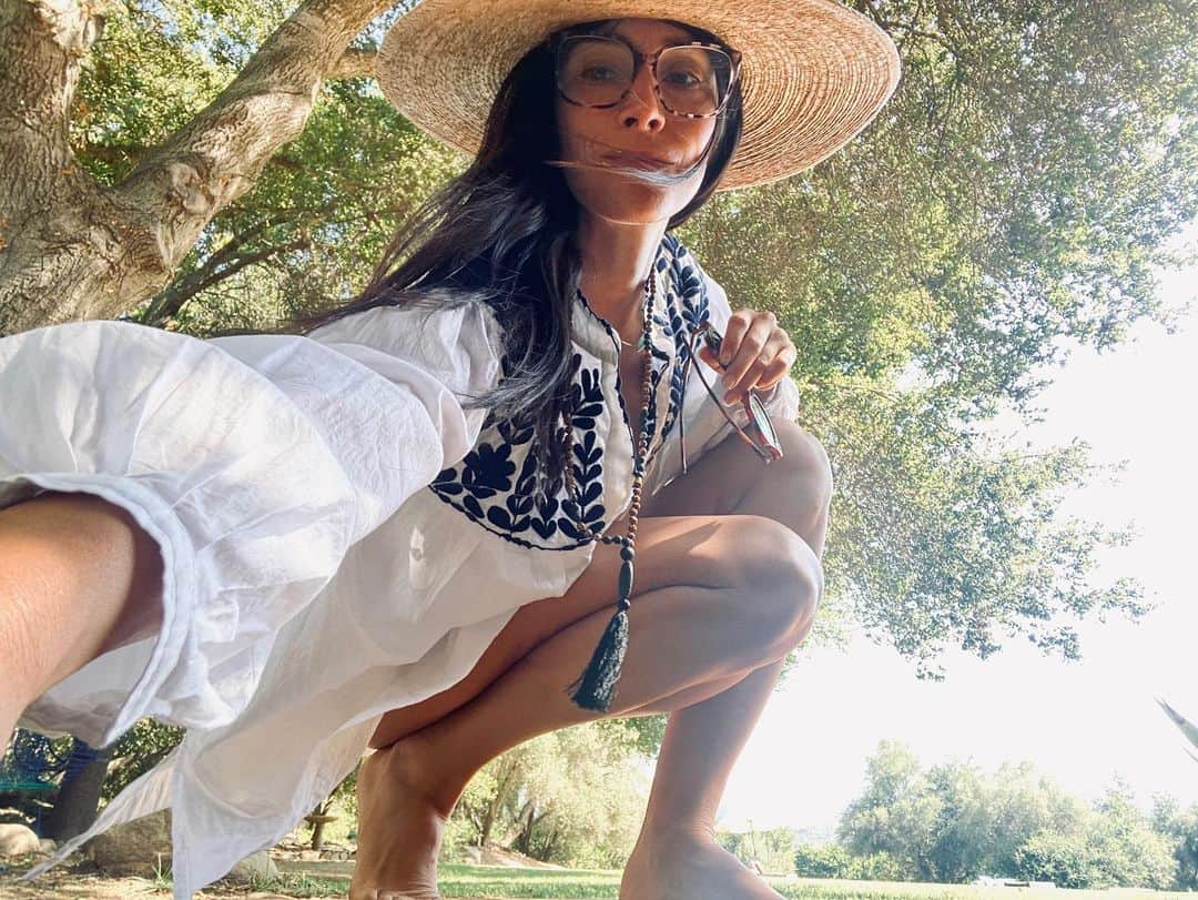 アビゲイル・スペンサーさんのインスタグラム写真 - (アビゲイル・スペンサーInstagram)「🌿🤓🌻. #sundays @bonlook」7月13日 5時04分 - abigailspencer