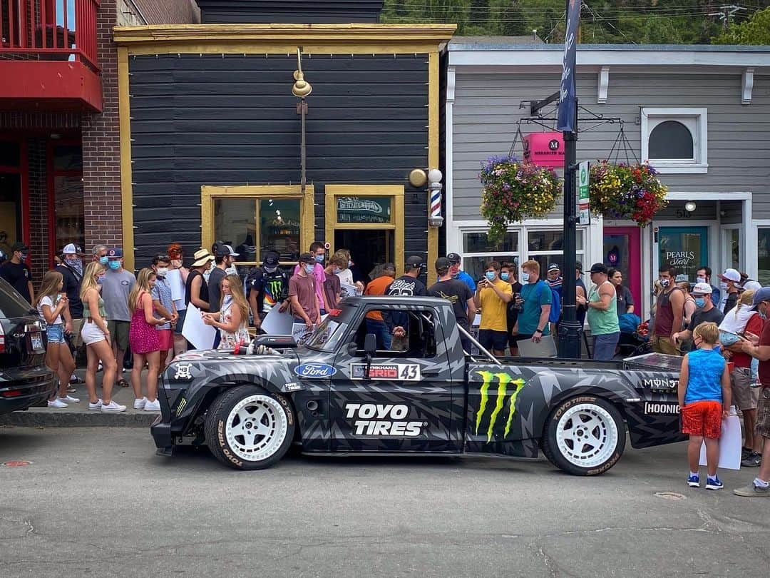 ケン・ブロックさんのインスタグラム写真 - (ケン・ブロックInstagram)「Another BIG thanks to all the fans who came out to @theHoonigan’s newest retailer - Prospect on Main St. in Park City - to see my Ford F-150 Hoonitruck this past Friday. So many people showed up that Prospect sold out of the Hoonigan’s gear! (thanks for that support!) #bestfans #supportlocalretailers #Hoonitruck」7月13日 5時08分 - kblock43