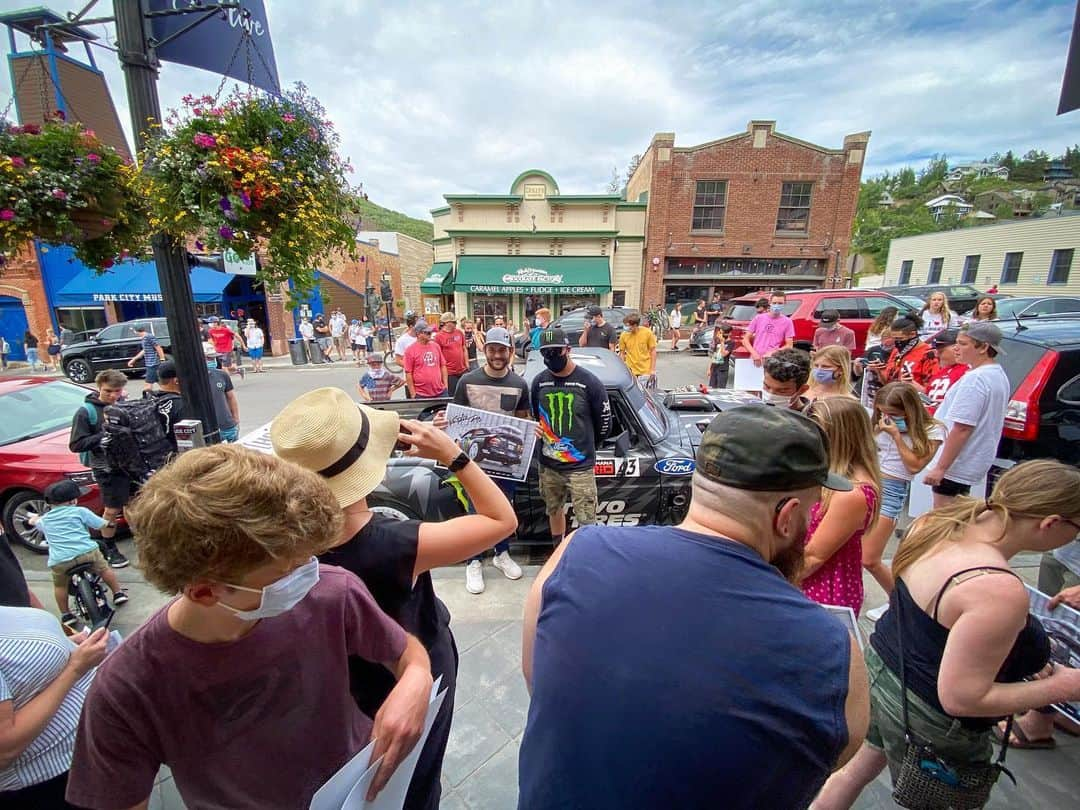 ケン・ブロックさんのインスタグラム写真 - (ケン・ブロックInstagram)「Another BIG thanks to all the fans who came out to @theHoonigan’s newest retailer - Prospect on Main St. in Park City - to see my Ford F-150 Hoonitruck this past Friday. So many people showed up that Prospect sold out of the Hoonigan’s gear! (thanks for that support!) #bestfans #supportlocalretailers #Hoonitruck」7月13日 5時08分 - kblock43