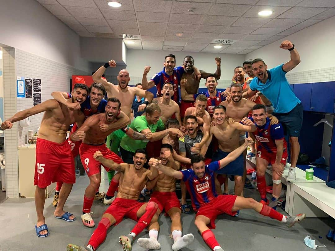 シャルレス・ジアス・ジ・オリベイラのインスタグラム：「Partidazo Chavales +3!!! 🔴🔵🤙💪🤜🤛👏 @sdeibar」