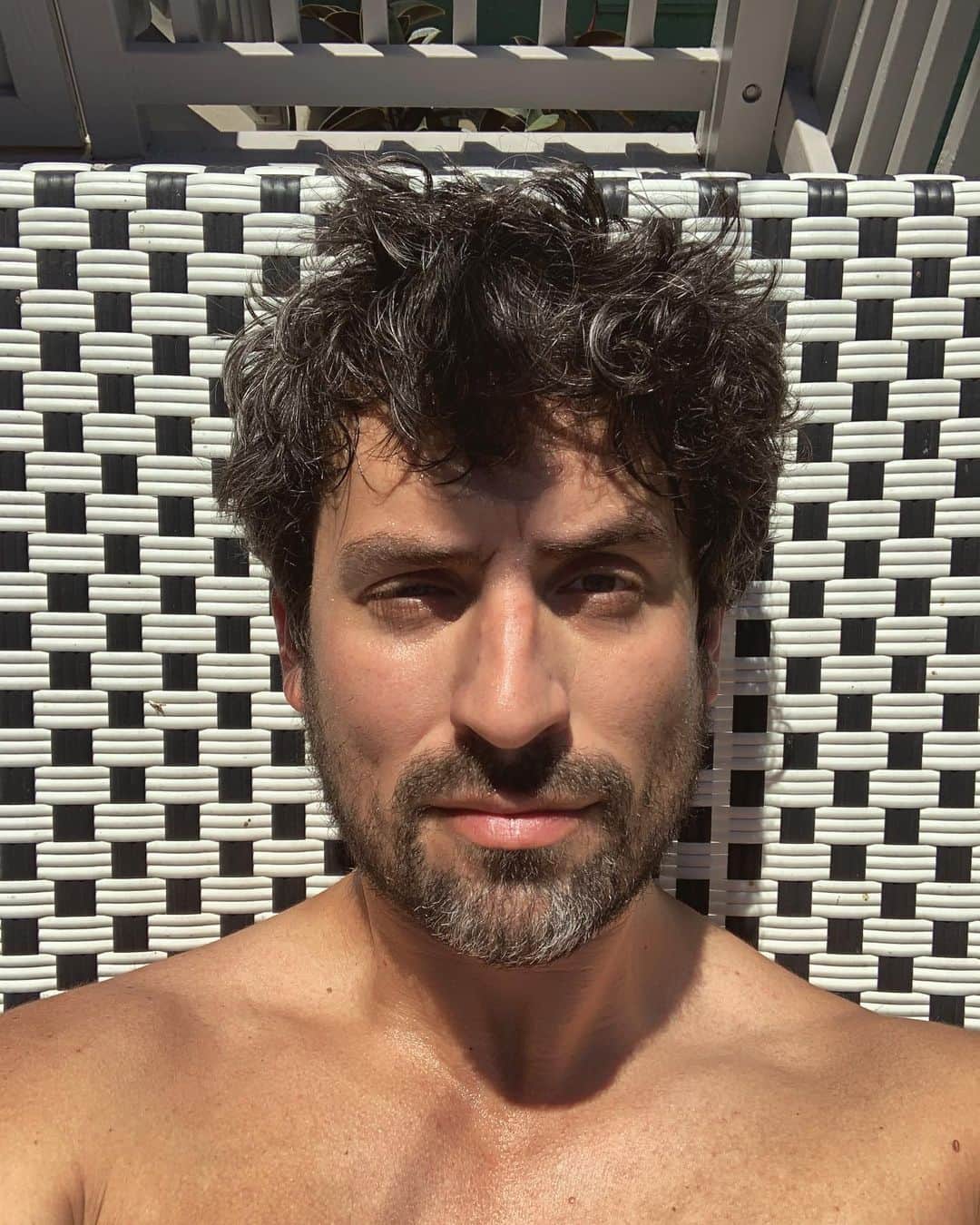 エド・ウィークスのインスタグラム：「Quaranhair」