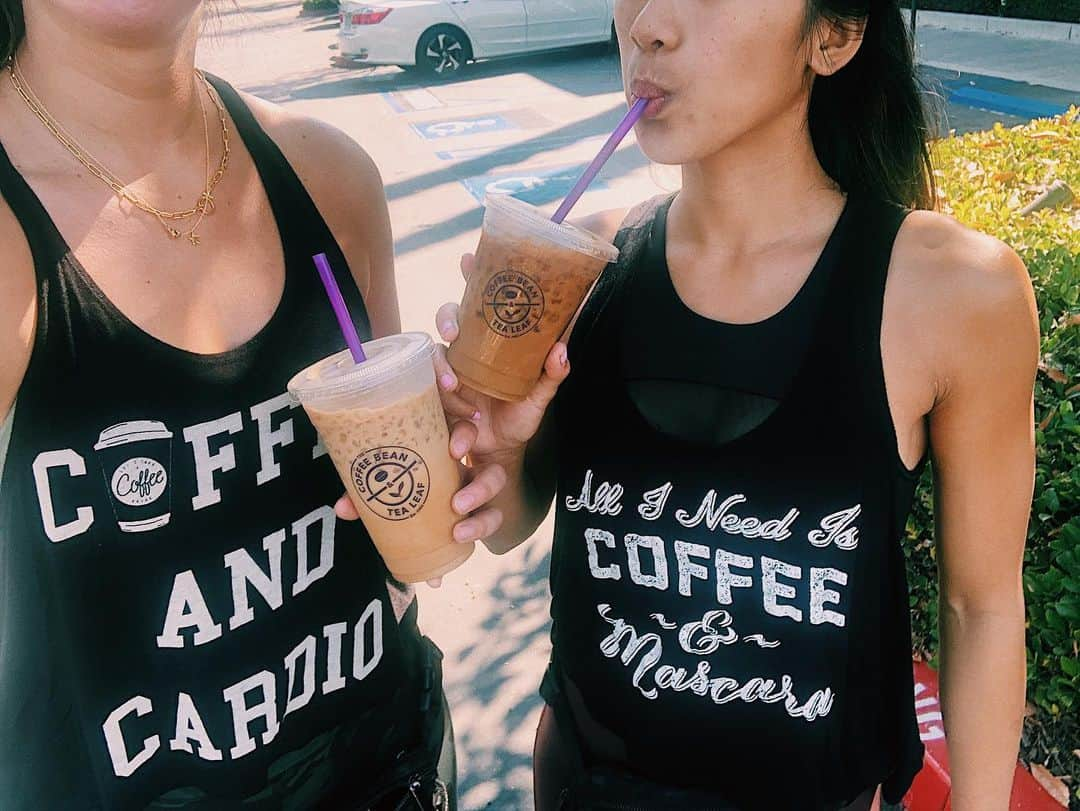 ジェシカ・カラランのインスタグラム：「clearly all we need is coffee ☕️ #bladebabes」