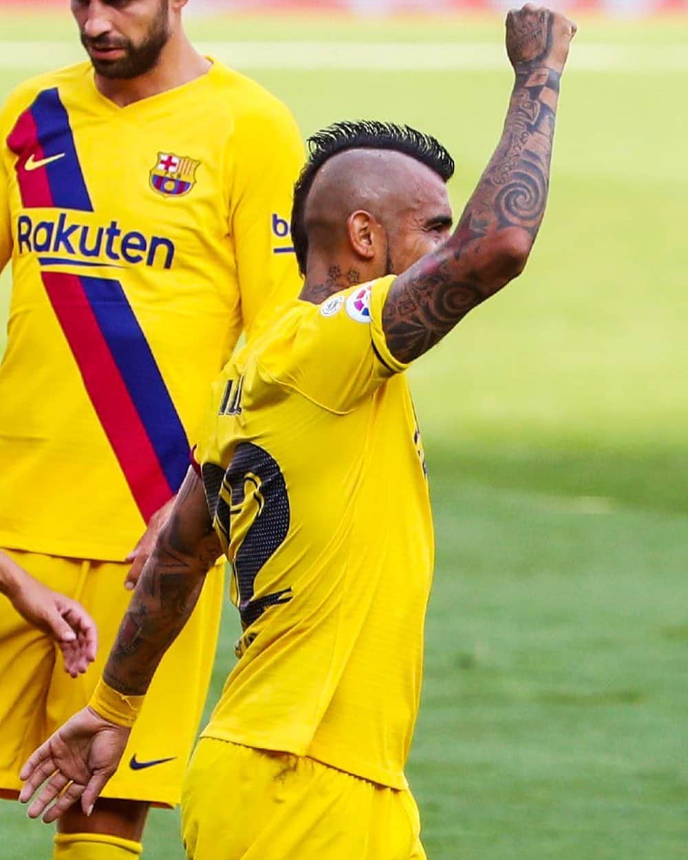 FCバルセロナさんのインスタグラム写真 - (FCバルセロナInstagram)「2️⃣3️⃣ shots 8️⃣ goals 👑 @kingarturo23oficial」7月13日 5時36分 - fcbarcelona