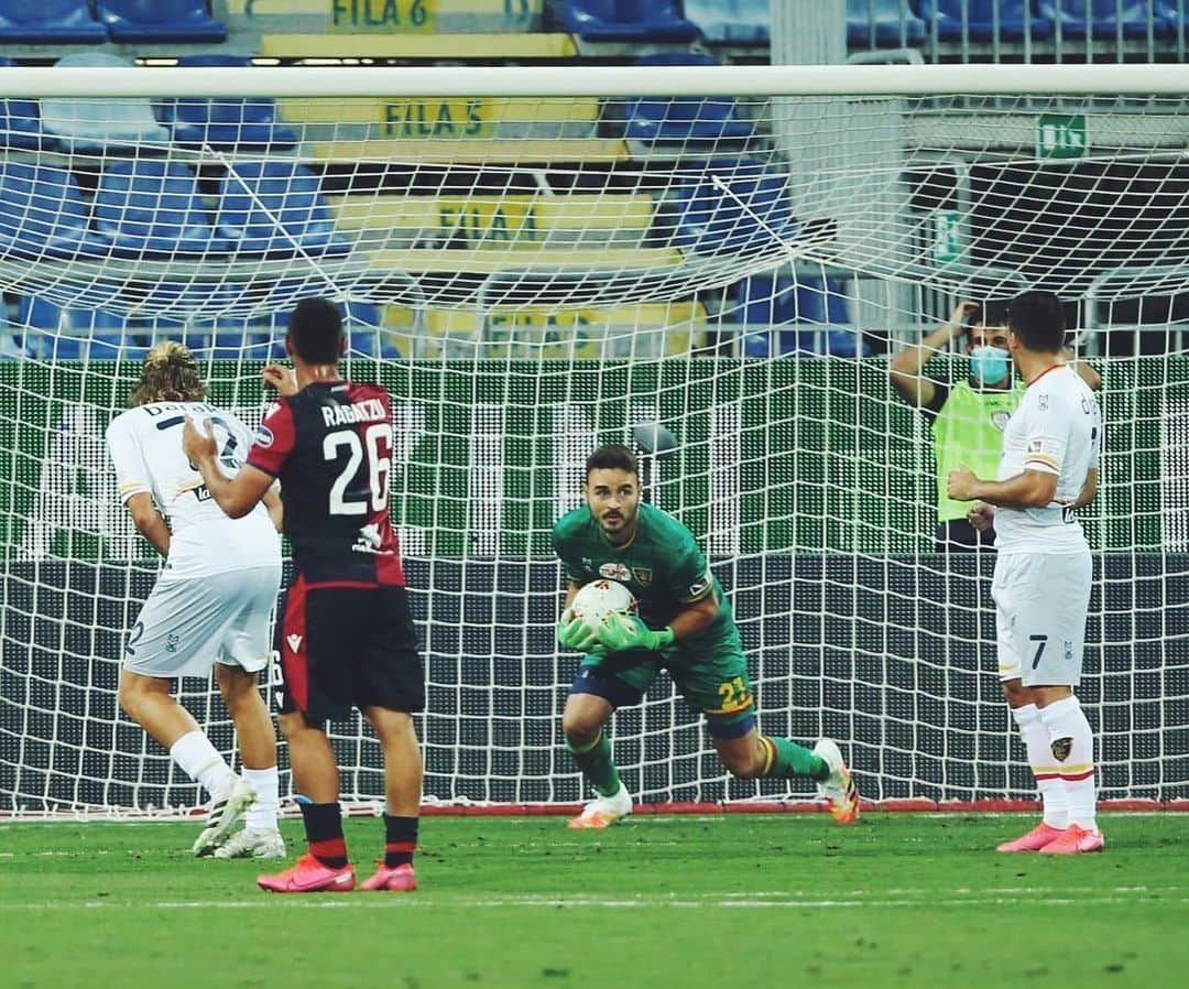 ガブリエウ・ヴァスコンセロス・フェレイラのインスタグラム：「Focused on our goal! 💪🏻🧤⚽️ #forzalecce #seriea」