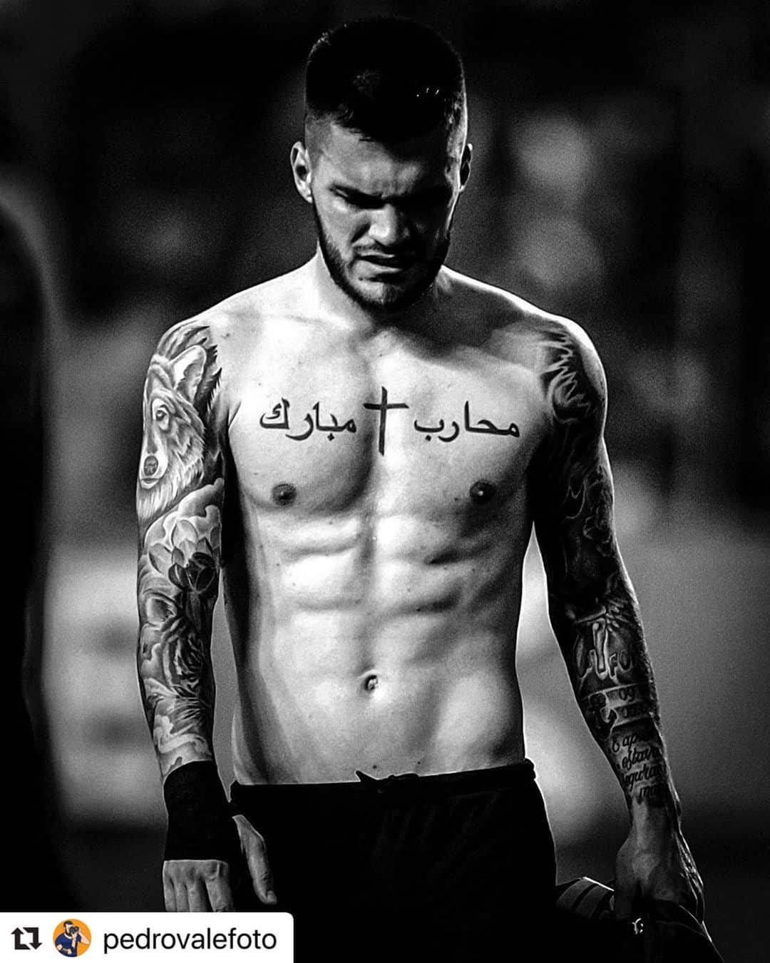 のインスタグラム：「Você é do tamanho dos seus sonhos  🖤🤍🐔💪🏻」