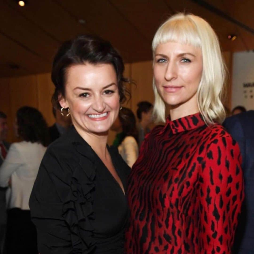 ミッキー・サムナーのインスタグラム：「HAPPPPPY BIRTHDAY you absolute genius. @therealalisonwright I love you so much, forever grateful I get to be in your presence & watch you at work. 😍😍😍😍😍😍😍😍😍🥳🥳🥳🥳🥳🥳🥳🥳 Have the BEST Day」