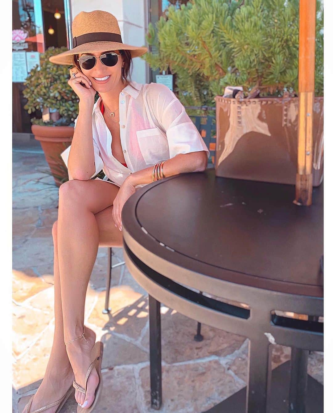 ドナ・フェルドマンさんのインスタグラム写真 - (ドナ・フェルドマンInstagram)「#weekendvibes in the summer heat before heading to my parents to go jump in their pool! #hometown #calabasas @revolve #swimsuitcoverup #revolvesummer @lacademie_」7月13日 6時23分 - donnafeldman