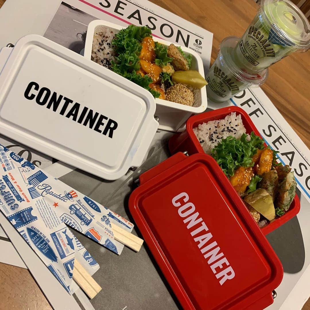 のインスタグラム：「GOOD MORNING🌚 ☆ さ、月曜日だ🤩また1週間頑張ろ😁💪✨今日は鶏胸肉のチリソース☺️ ☆ ご飯はいつも100g今日はグルテンフリー雑穀米🤓フルーツはメロン🍈 ☆ 今週末は楽しみな予定があるから頑張れる🙋🏽‍♀️天気は微妙だけど早く梅雨明けしないかなー😟 ☆ 皆さん今週もよろしくお願いします🌱 ͛.* ☆  #お弁当#娘弁当#お弁当記録#jk弁当#姉妹弁当#lunch#lunchbox#lunchtime#foodpic#obento#obentobox#obentogram#手作り弁当#愛情弁当 #お弁当生活#暮らし#fooddaily#foodpic#foodstagram#お弁当女子 #cooking#デリ風弁当#nanasrecipe」